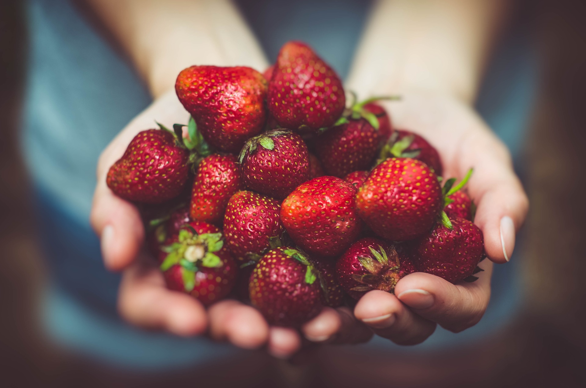 5 Health Benefits of Strawberries Packed Full of Vitamins & Minerals